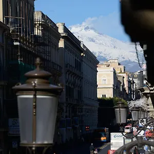 catania-etnea-bed-and-breakfast.taorminaitalyhotels.com/