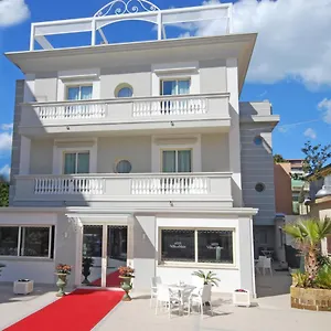 hotel-villa-del-mare-rimini.emilia-romagnahotels.net/